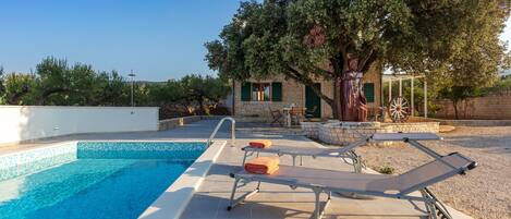 Piscine extérieure (ouverte en saison)