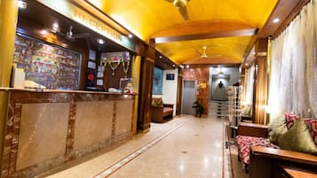 Quầy tiếp tân