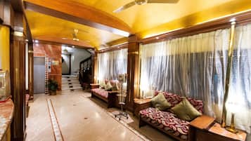 Quầy tiếp tân