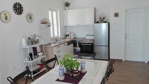 Villa, 3 soverom | Eget kjøkken | Kjøleskap, mikrobølgeovn, ovn og kokeplater