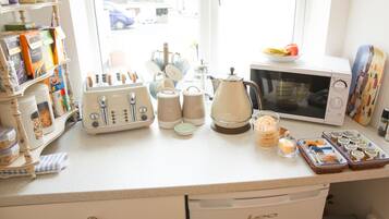 House | Private kitchen | Fridge, microwave, electric kettle, toaster