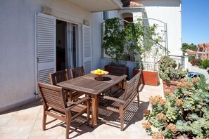 Villa, 5 Bedrooms | Terrace/patio