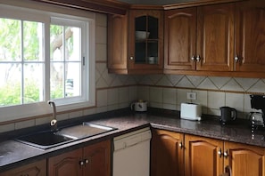 Réfrigérateur, four, plaque de cuisson, lave-vaisselle