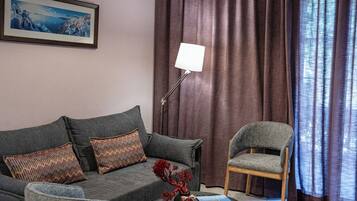 32-inch flat-screen TV with digital channels, TV