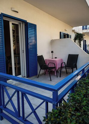 Apartamento, no piso térreo | Terraço/pátio