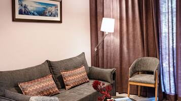 32-inch flat-screen TV with digital channels, TV