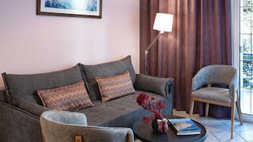 Apartment, Ground Floor | Living area | 32-inch flat-screen TV with digital channels, TV