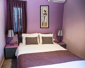 1 bedroom, premium bedding, Select Comfort beds, individually decorated - Vitorakis Apartments (Malevizi)