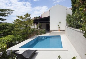 Seasonal outdoor pool - Villa Skalinada (Baska Voda)