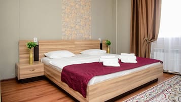Chambre Double Confort | Bureau, espace de travail pour ordinateur portable