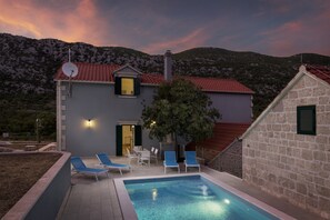 Front of property - evening/night - Villa Roglic (Zagvozd)