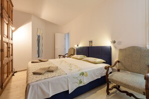 Casa, varias habitaciones | Escritorio, insonorización, tabla de planchar con plancha y wifi gratis 