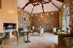 每日供应英式早餐（每人 GBP 15）