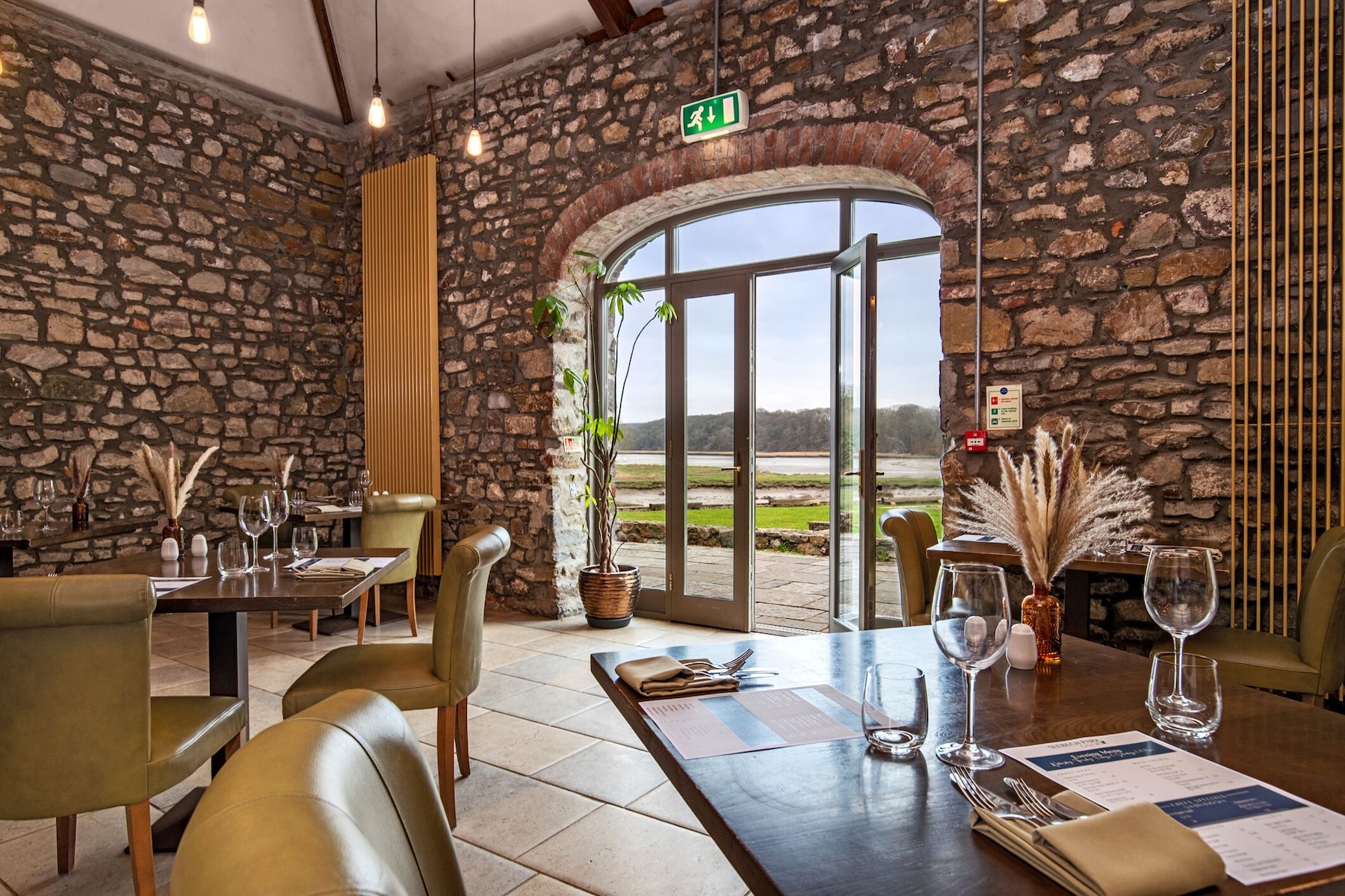 Breakfast, lunch and dinner served