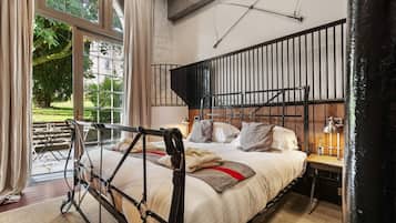 Deluxe Double Room (Top Notch)