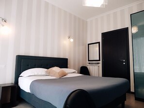 Standard Room, 1 Queen Bed | Egyptian cotton sheets, premium bedding, down comforters, free minibar - Il Granello di Senape (Rome)