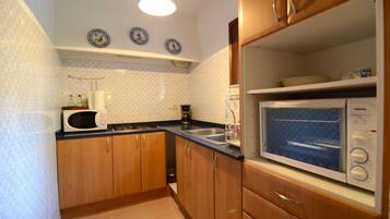 Frigorifero, microonde, macchina per tè/caffè, tostapane