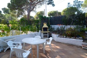 Outdoor dining - PLAÇA DELS POUS NORD (Pals)