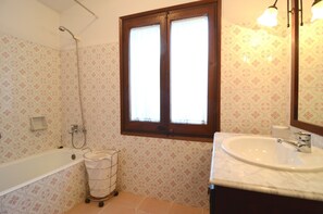 Bathtub