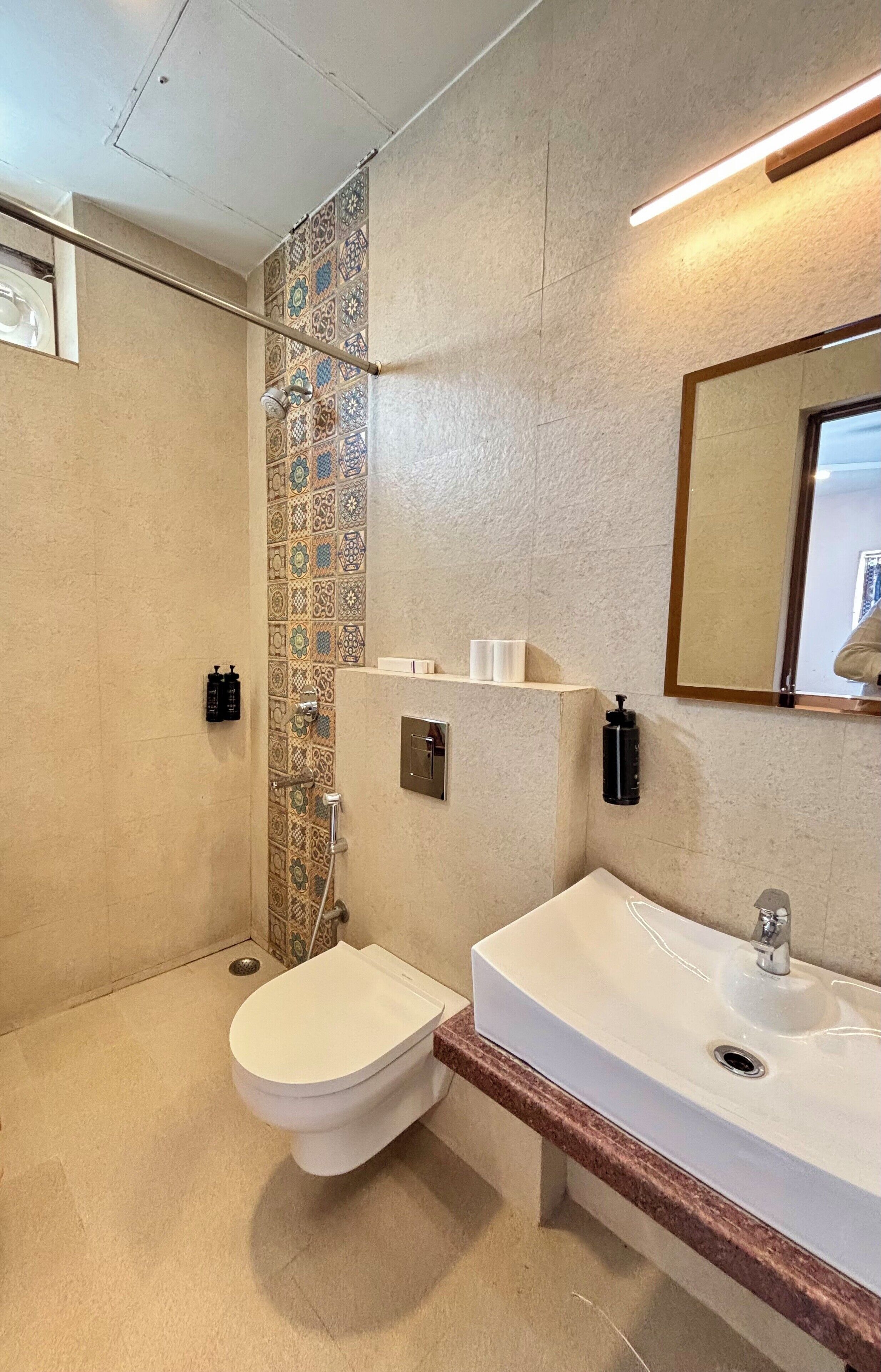 lake view deluxe room, king bed ( 4th floor ) | bathroom | shower, hydromassage showerhead, free toiletries, hair dryer