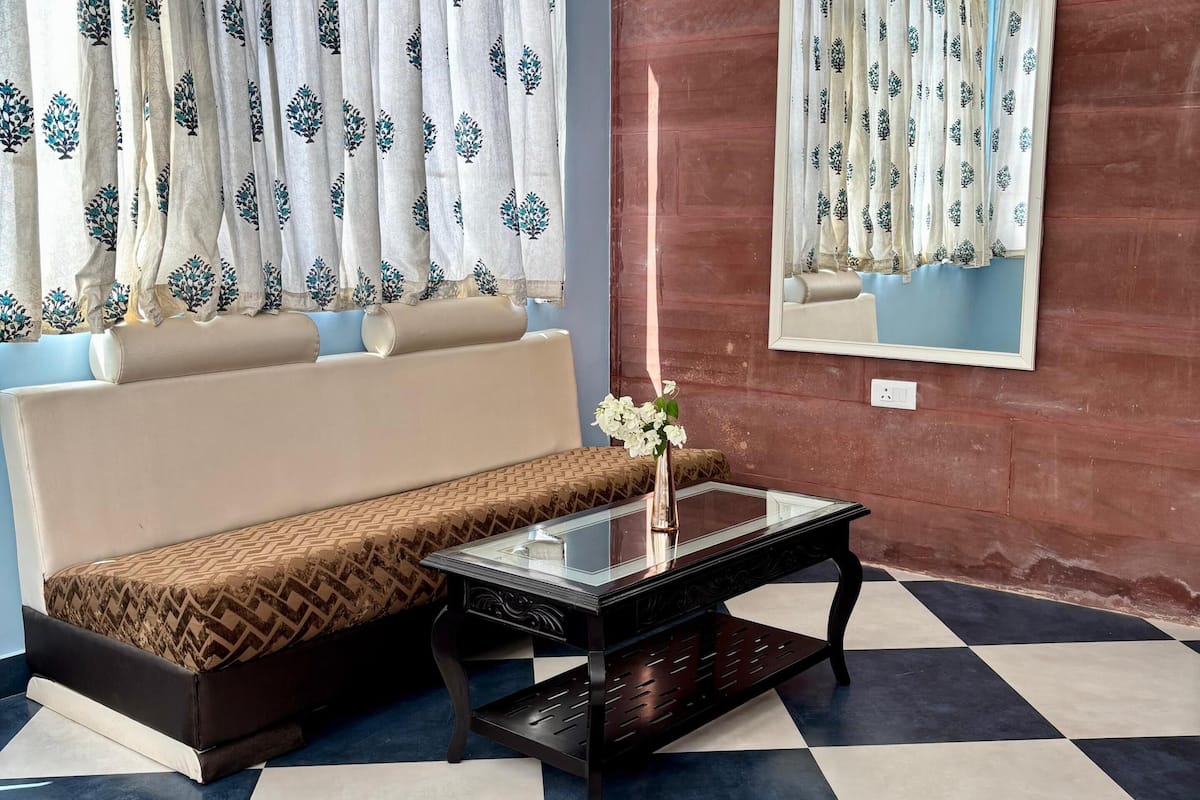 lake view junior suite , king bed ( 3rd floor ) | egyptian cotton sheets, premium bedding, down duvets, memory-foam beds