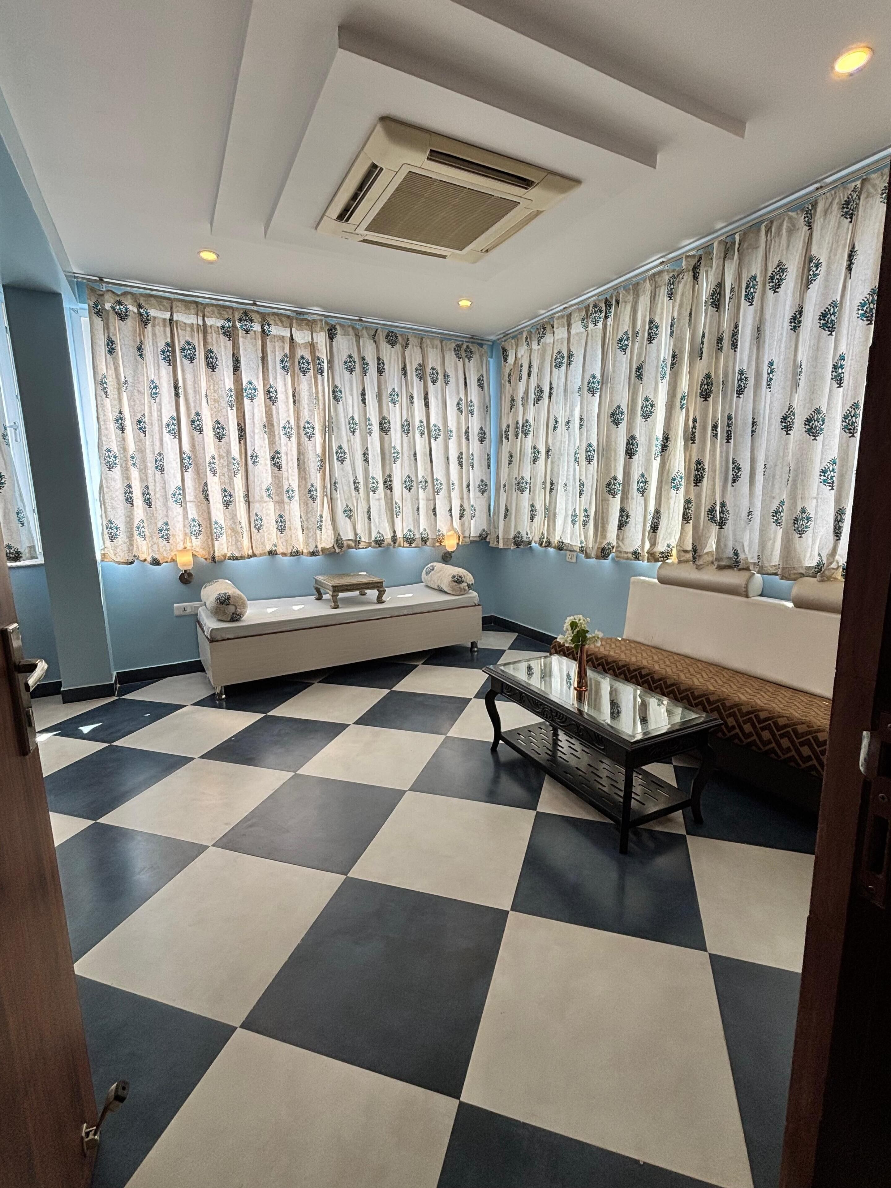 lake view junior suite , king bed ( 3rd floor ) | egyptian cotton sheets, premium bedding, down duvets, memory-foam beds