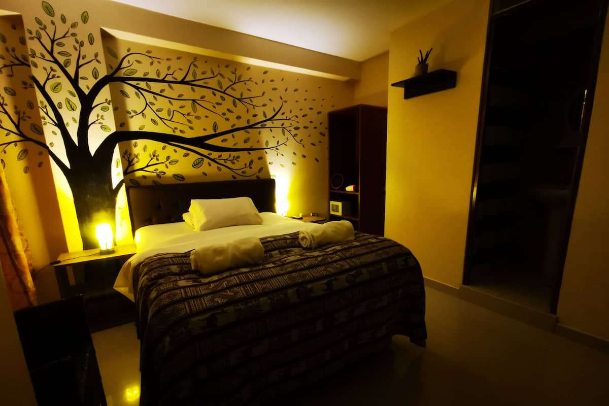 In-room safe, blackout curtains, free WiFi, bed sheets