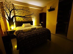 Chambre Double Confort | Coffres-forts dans les chambres, rideaux occultants, Wi-Fi gratuit