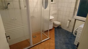 Apartment | Bathroom | Shower, towels