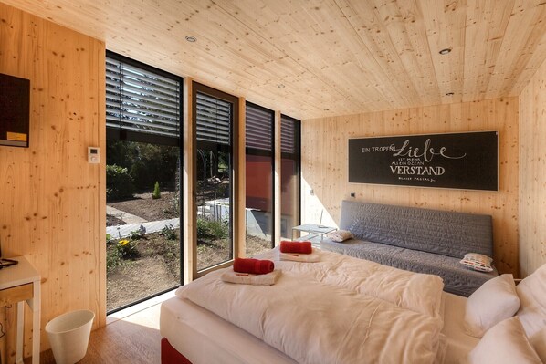 Ropa de cama de alta calidad, minibar, escritorio y cortinas blackout