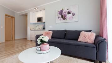 Apartemen, balkon | Area keluarga | TV layar datar