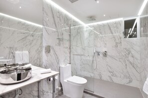 Shower, towels, soap, shampoo