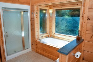 Towels, soap - Papa Bear's Den - Cabin (Sevierville)