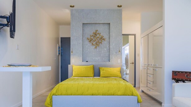 Design Studio, 1 Queen Bed | Iron/ironing board, free WiFi, bed sheets - Portside Apartments (Oranjestad)