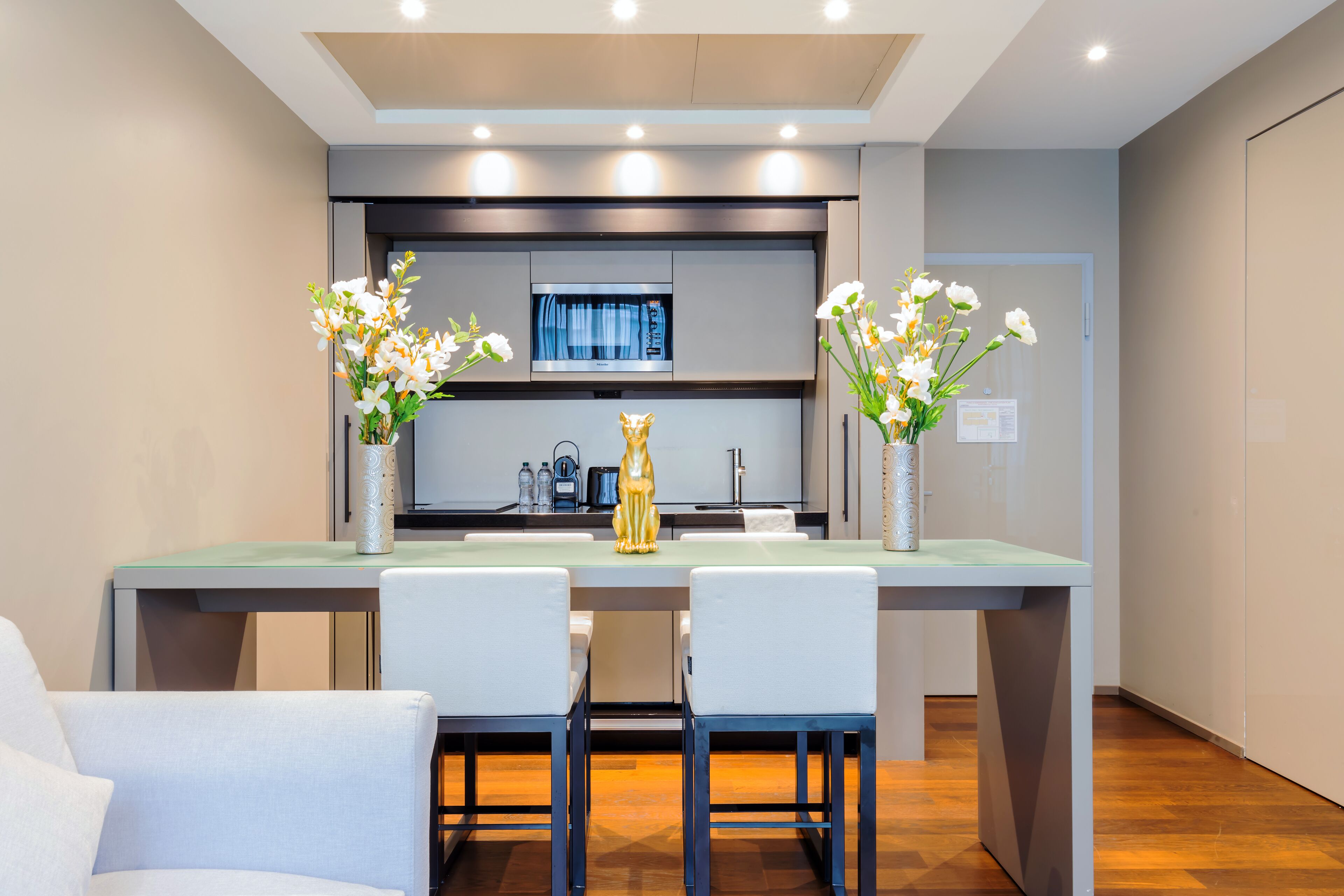 Televisión de pantalla plana de 43 pulgadas con canales digitales 