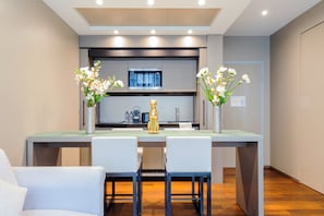 TV a schermo piatto 43 pollici con canali digitali, TV