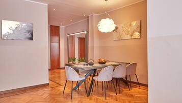 2 Bedrooms apartment (Via Flavio Baracchini 2) | Comedor