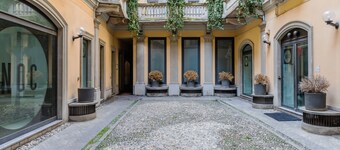 Milan Retreats Duomo