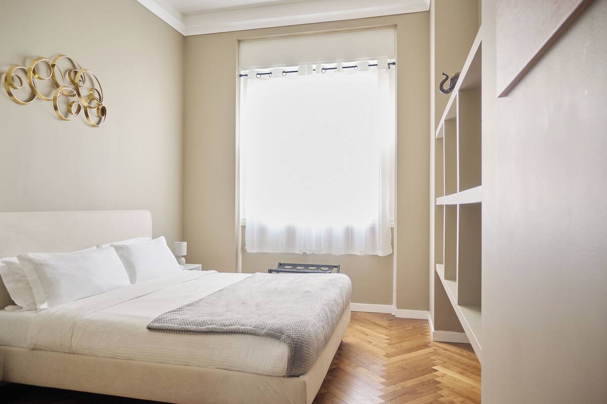 Senato Apartment (Via Senato 37) | Premium bedding, desk, iron/ironing board, WiFi (free)