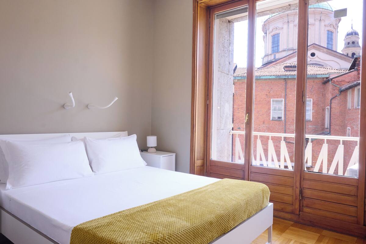 Apartment | Premium bedding, desk, iron/ironing board, WiFi (free)