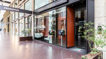 Vista frontal de la propiedad