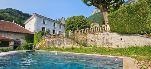 Beautiful house in the Chartreuse foothills with swimming pool
