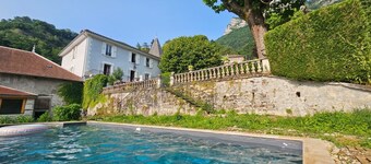 Beautiful house in the Chartreuse foothills with swimming pool