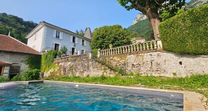 Beautiful house in the Chartreuse foothills with swimming pool