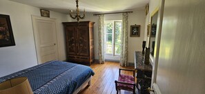 5 chambres, bureau, fer et planche à repasser, Wi-Fi gratuit
