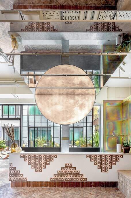 Bermonds Locke, Tower Bridge - view 3