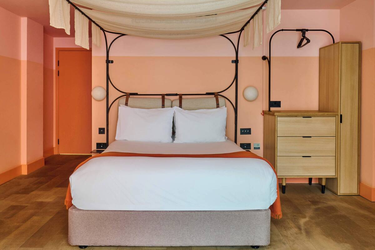 Accessible Studio | Premium bedding, in-room safe, laptop workspace, blackout drapes