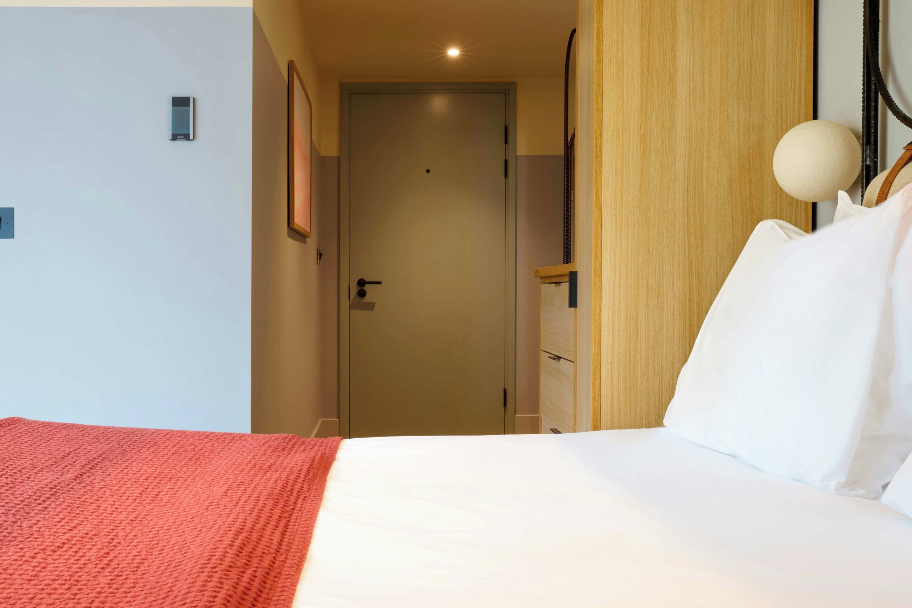 Premium bedding, in-room safe, laptop workspace, blackout drapes