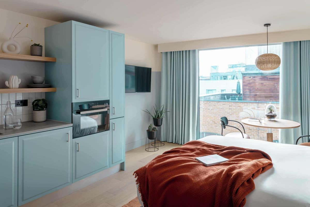 City Studio | Premium bedding, in-room safe, laptop workspace, blackout drapes