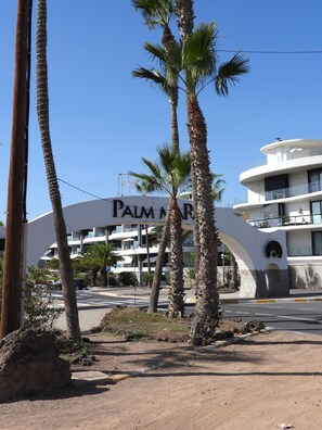 المنطقة المحيطة بالمنشأة